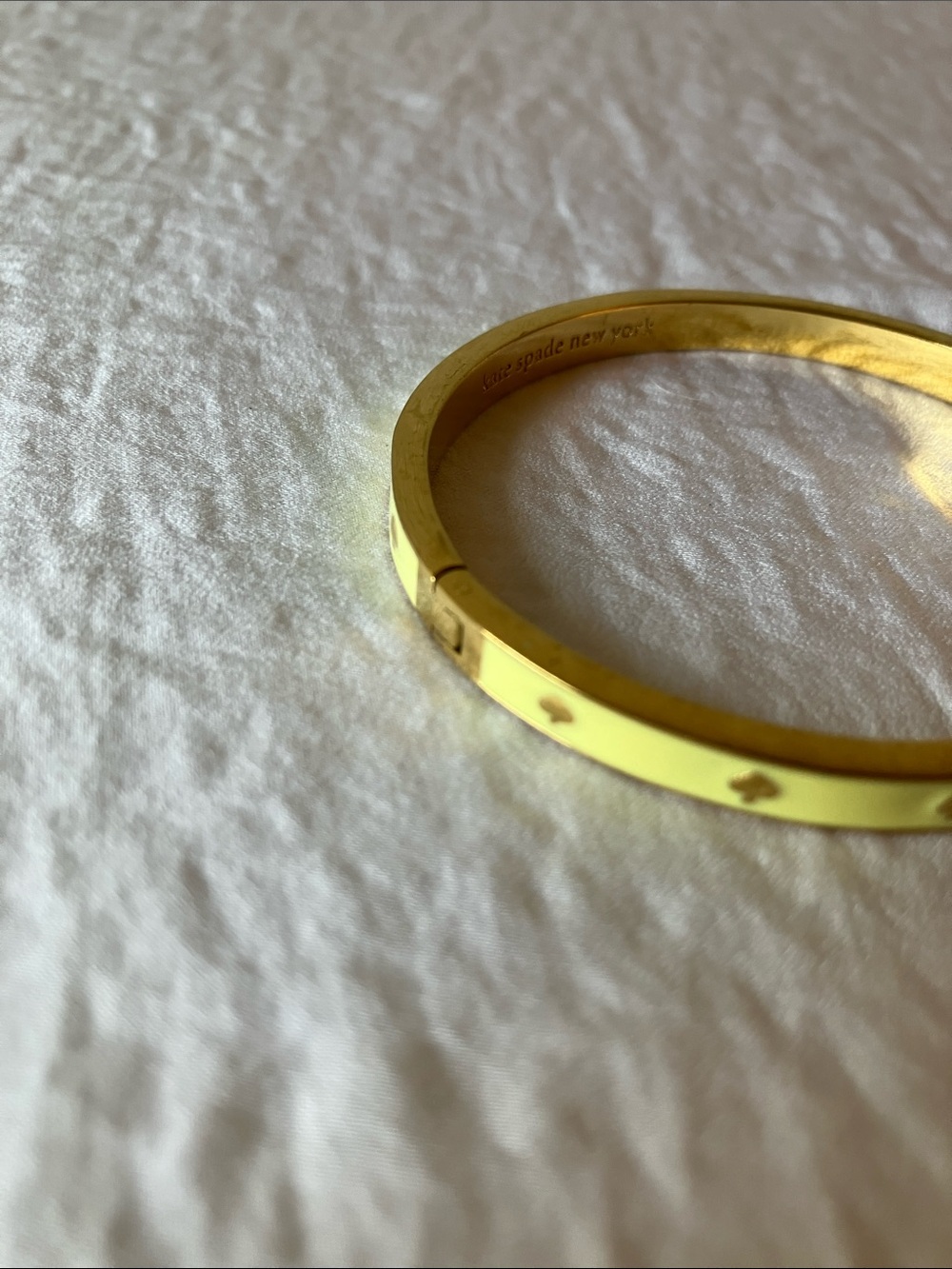 kate spade: yellow enamel spade-detail bangle bracelet- clasp- gold ton - Picture 4 of 9